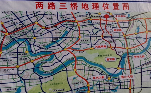 南宁城建部门表示,青山大桥是连接五象新区与凤岭片区,城市中心区的一图片