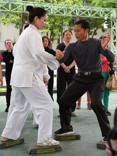 <em>女子太极推手</em>决赛在顺德碧桂园擂响战鼓 业主