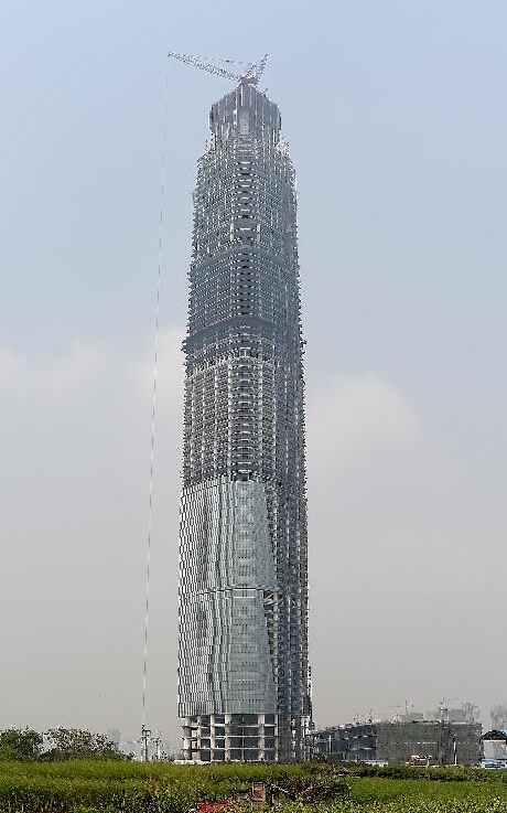 武汉中心大厦封顶 创华中第一高楼纪录 --凤凰