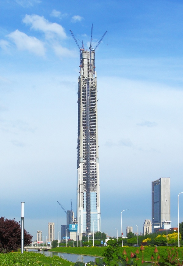 天津117大厦突破550米