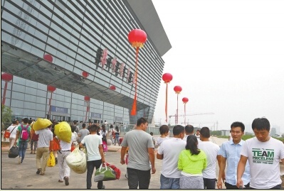 郑州高铁汽车站正式启用首日客流量突破万人 