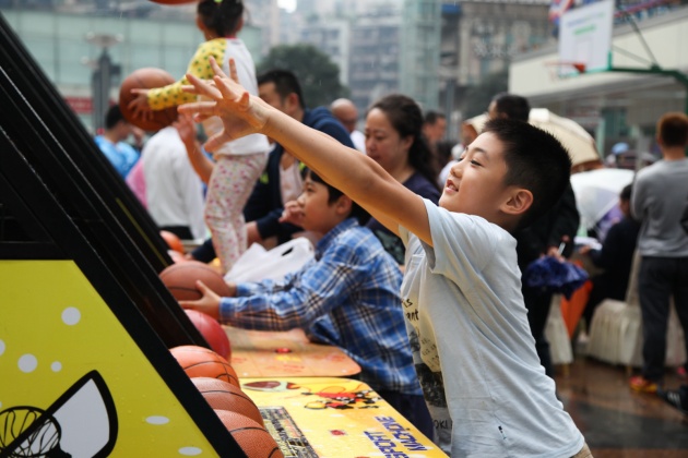华侨城篮球嘉年华创想山城运动生活 --凤凰房产