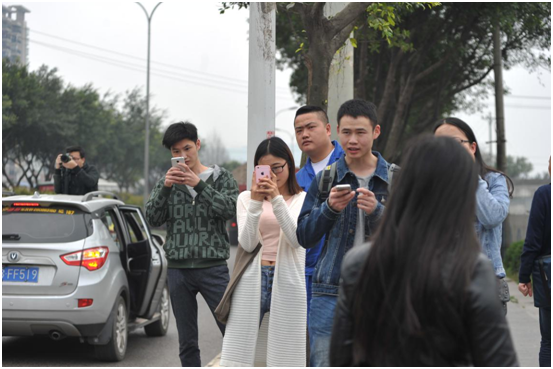 典雅花溪半岛巴士飞人成热门话题 引市民竞相