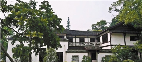 浙江首家特色小镇出入境服务站揭牌成立 --凤凰