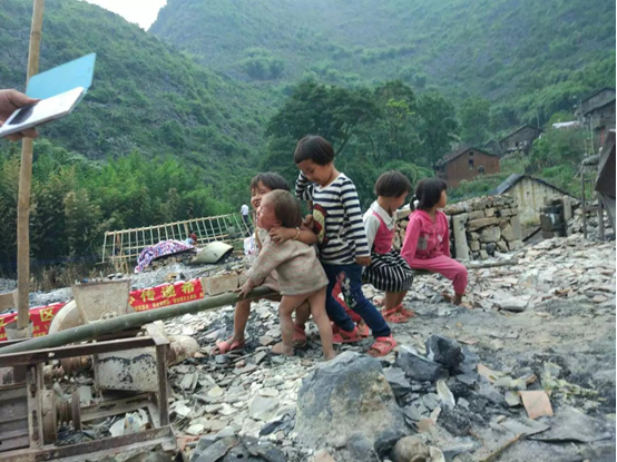 恒大城爱心捐衣在行动衣路有你更温暖 --凤凰