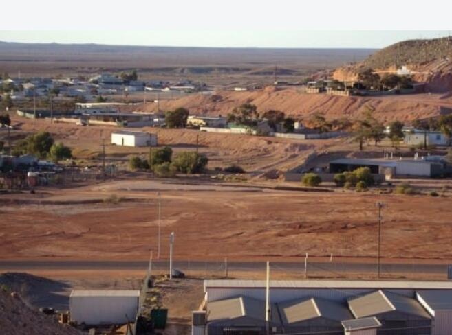 沙漠中竟有一个小黑洞 进去之后彻底惊呆了!