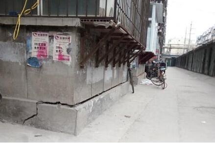 济南联四路花格小区5栋居民楼开裂 谁来无缝