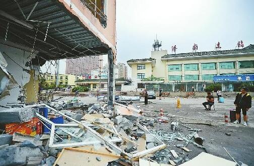 济南火车东站商贸楼开拆 拆除后将恢复东站广