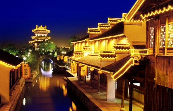 杭州是中国八大古都之一,历史文化名城,拥有西湖,西溪,千岛湖等众多