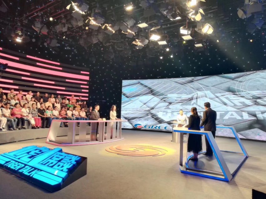 杨现领做客凤凰卫视《一虎一席谈》 再辩租购