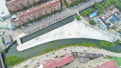 热点!济南市凤凰山大集搬迁原址改建停车场 --