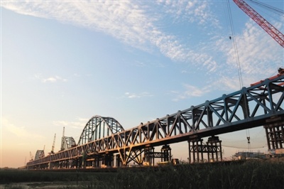 宁夏首条高铁黄河特大桥主桥落成