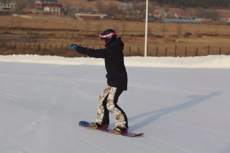 一场国字头的滑雪盛事!国家队教练与宝能业主