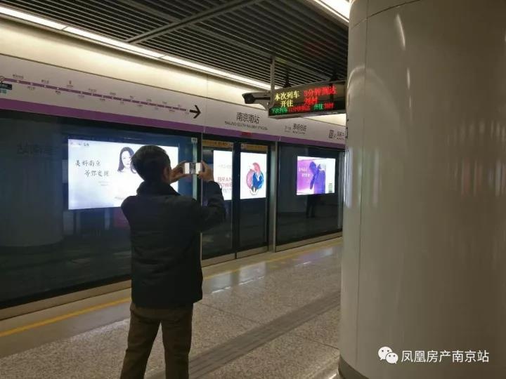 河西南第一条地铁通车运营!买这些楼盘的人笑