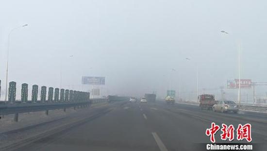 新疆天山北坡多个城市空气质量指数爆表