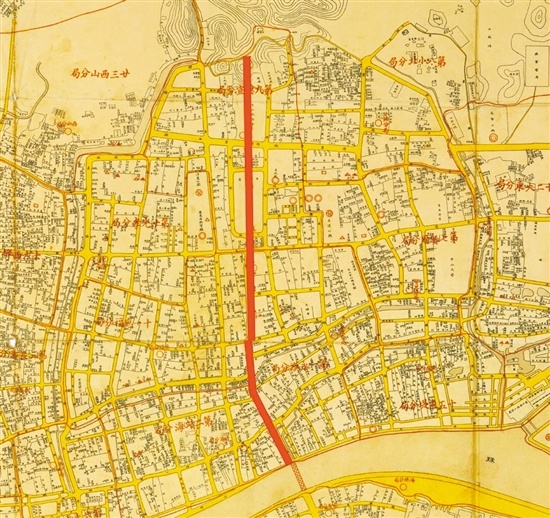 清代广州地图,红线为中轴线