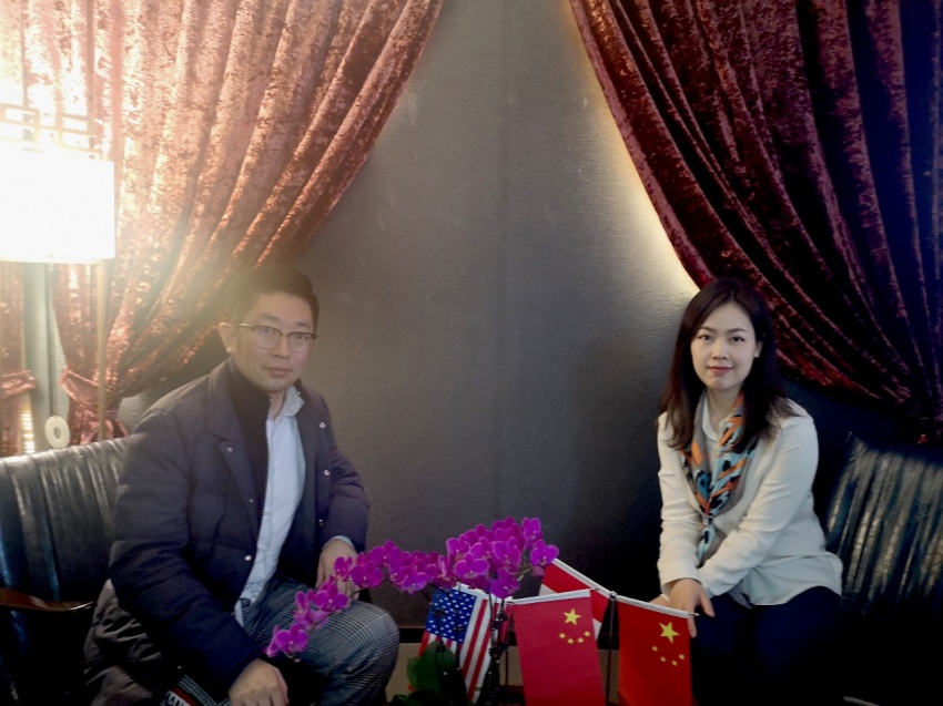 wan bridge ceo乔廷夫(左)凤凰网房产沪苏区域总经理付璇(右)快问快答