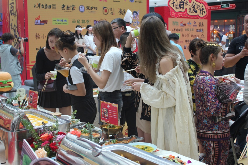 千滋百味·集食行乐 哈尔滨融创茂首届大型美食活动火爆全城