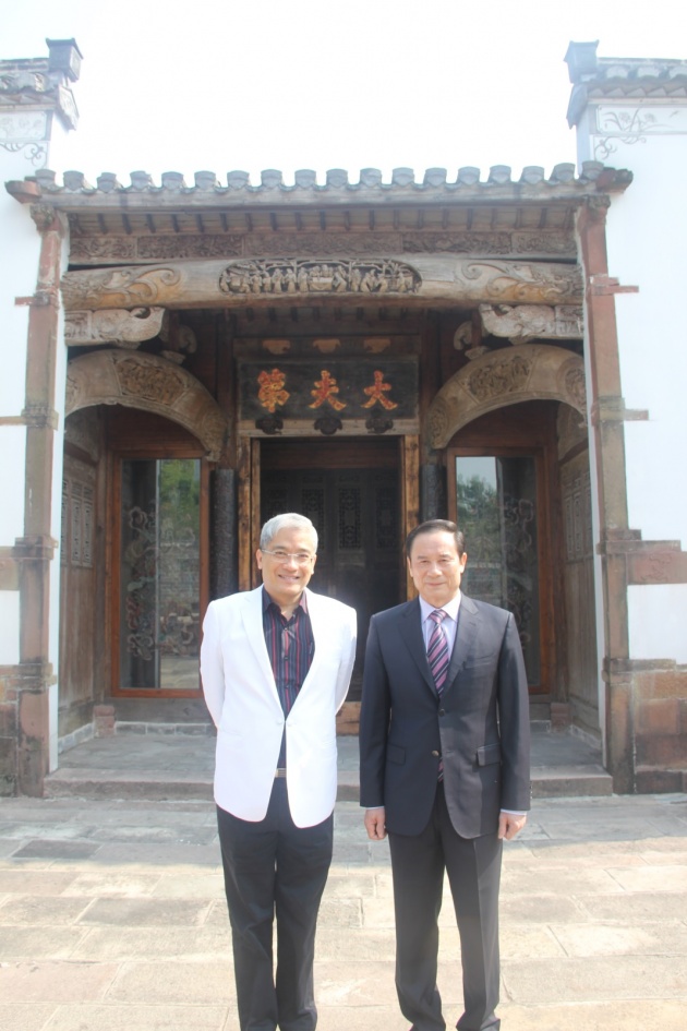 11月20日,著名经济学家郎咸平造访星河湾半岛.