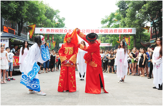 长寿菩提古镇惊现鬼王迎亲引众人拦街围观