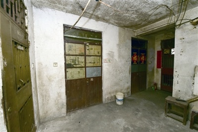 杭州有个老小区地下室违法群租16年 设施完备月租600