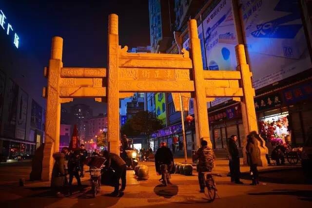 (汉正街夜景图)