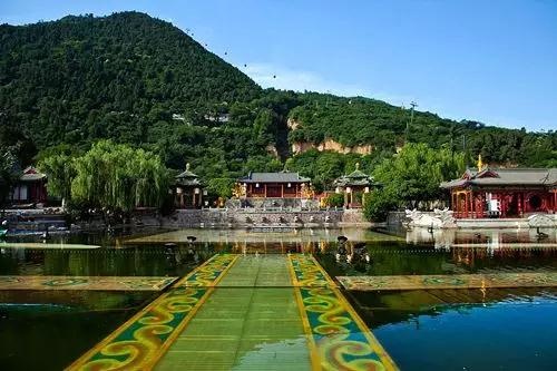 临潼境内历史遗产众多,有仰韵文化时期的姜寨遗址,有为搏美人一笑