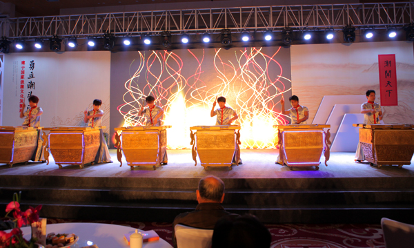 届时,不仅有大气磅礴的击缶,炫丽时尚的舞蹈等精彩表演,更有价值数千