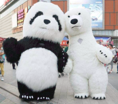 网红北极熊vs搞笑企鹅!惊喜满满的新春游园会即将上线,速速围观!