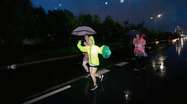 青春飞扬young动九江荧光夜跑精彩瞬间全收录