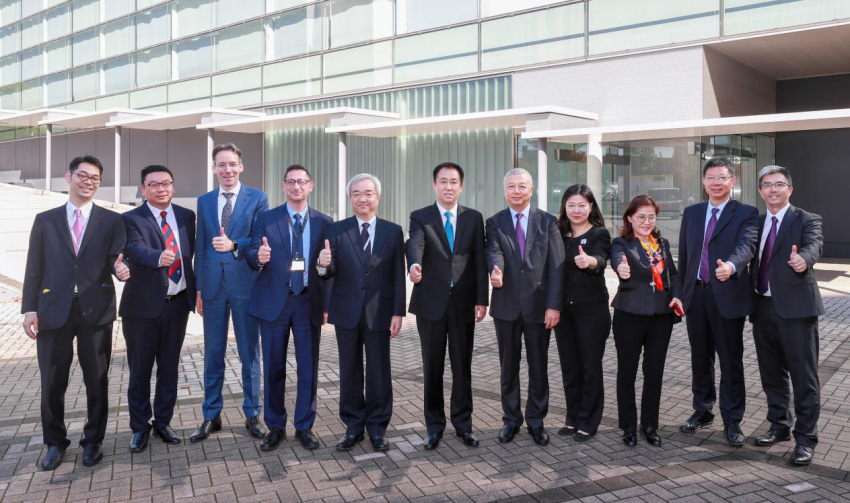 许家印一行与佛吉亚歌乐电子集团高管合影许家印重点考察了位于日本的
