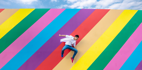 鲜艳的色彩,大胆的图案 百余米长的背景墙,数十个主题 不论是文艺范